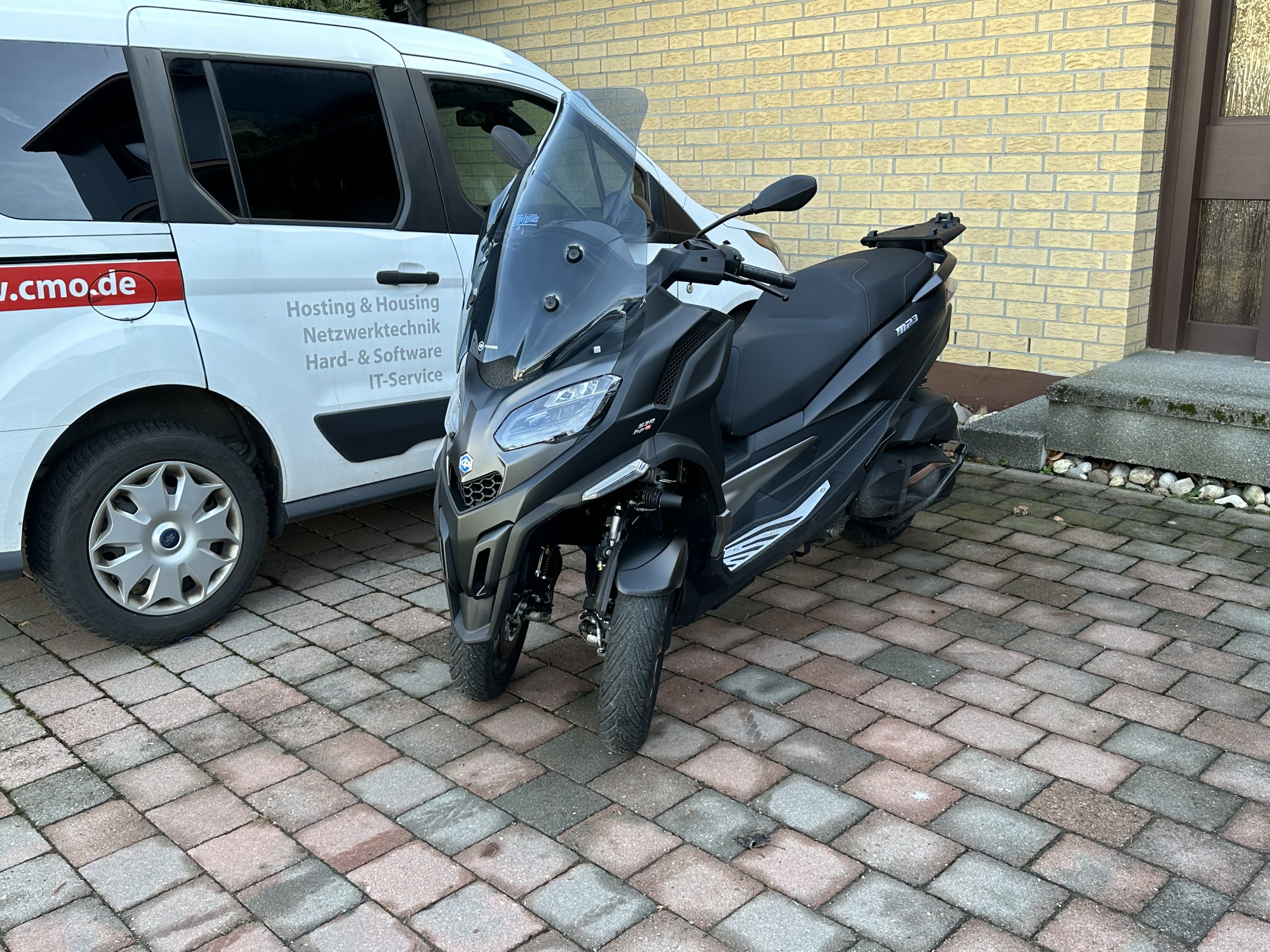 Meine Piaggio MP3 530 HPE von vorne :-)