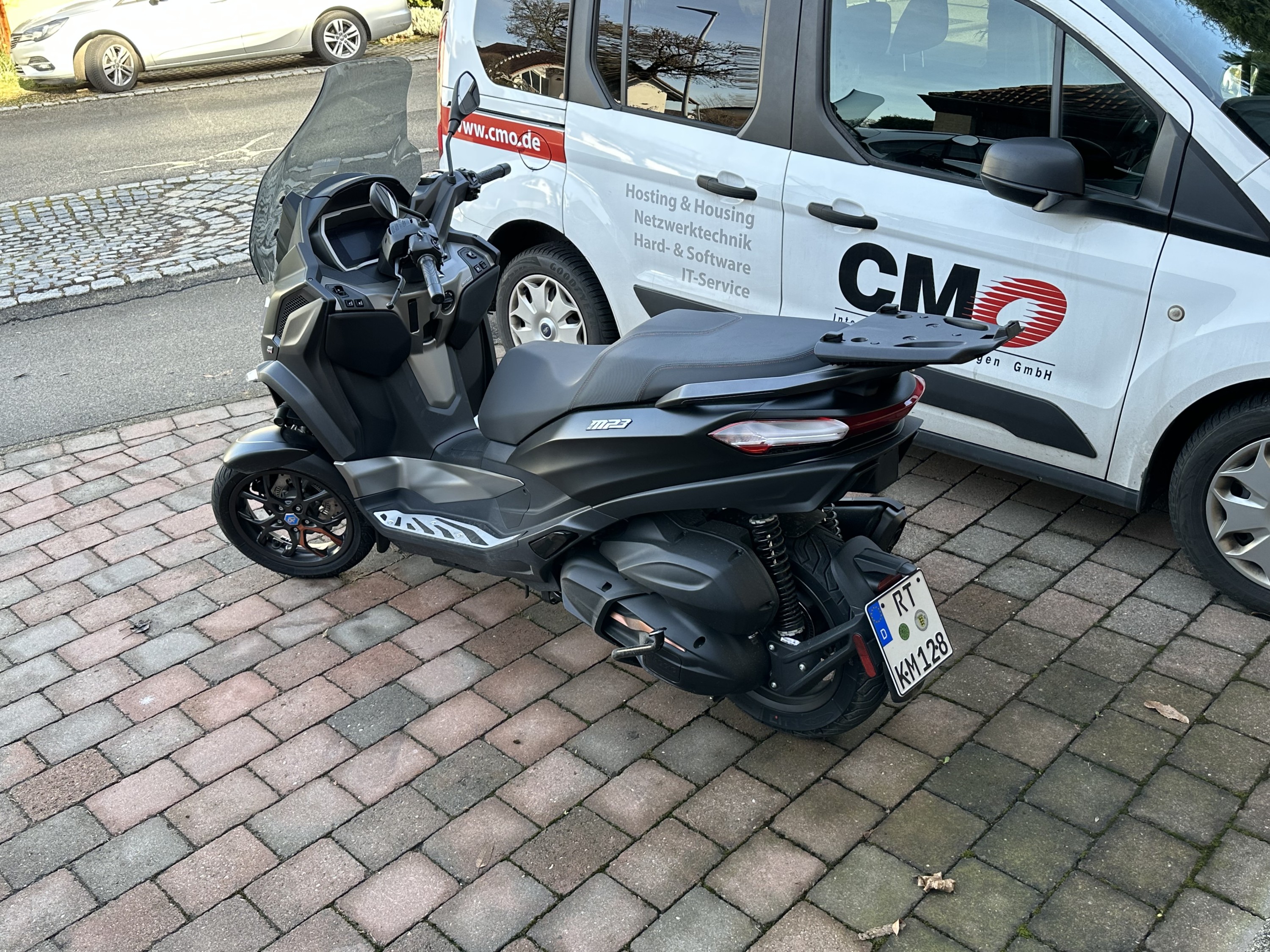 Meine Piaggio MP3 530 HPE von hinten :-)