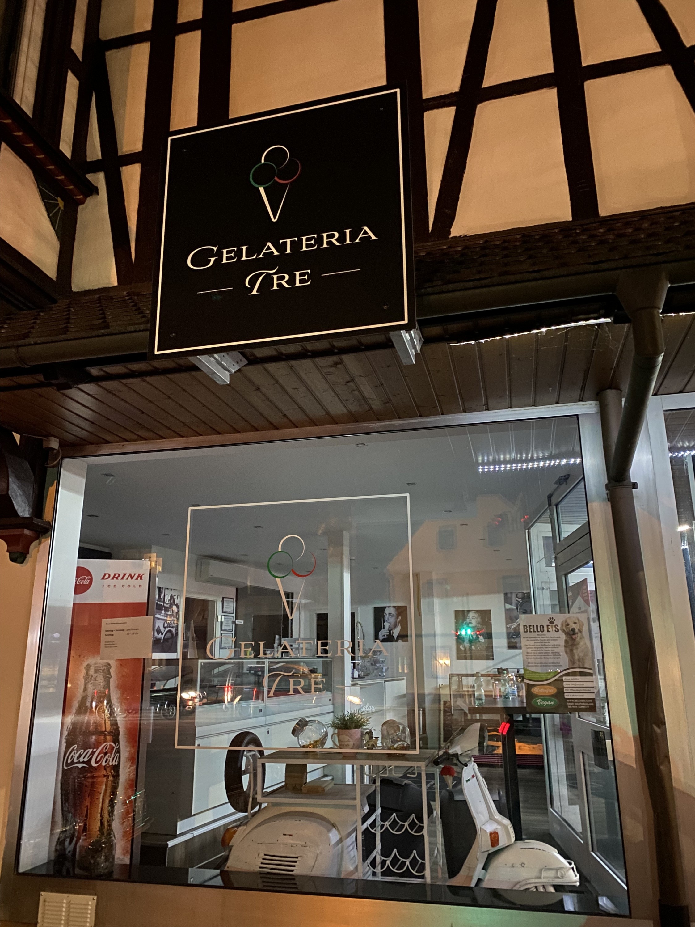 Ladengeschäfte: Gelateria Tre